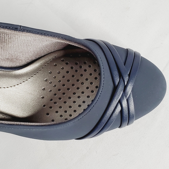 Life Stride Pascal Dress Pump - Picture 5 of 10